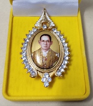 เข็มกลัด พระบรมฉายาลักษณ์ ในหลวง ร.9 #พร้อมกล่อง#