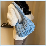 J069Bags Womens Niche Casual Bubble Shoulder Bag Down Jacket Large Capacity Dumpling Tote Bag Pleate