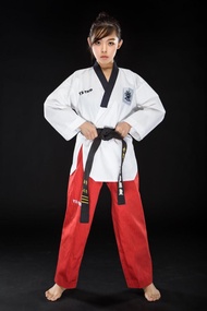 ศิลปะการต่อสู้ TKD Tae Kwon Do เสื้อเทควันโดคอวีสำหรับการฝึก Poomsae & เครื่องแบบ WTF สีแดง160-190ซม