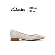 Clarks รุ่น NATALYN STEP สี OFF WHITE LEATHER รองเท้าคัทชูผู้หญิง รองเท้าส้นเตี้ย หนังแท้ คุณภาพดี ใ
