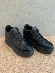 iijin內增高黑色真皮鞋