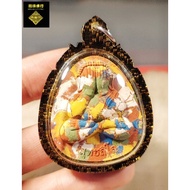 泰国佛牌 “  金猪百万必达佛  ”财源不绝，大赚四方 💰 💰 ❗ ❗ 佛历2562 (2019年)Wat Banrai - 龍婆通高僧

㊙️ 龍婆通是泰国国宝级高僧龍婆坤的入室弟子，多次跟随龍婆坤