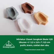 AN - Miniatur Maket Closet Jongkok Skala 1: 20 / Kloset / Toilet / WC