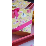 PREMIUM HAMPERS BOX CNY CAKE BOX/ CHINESE NEW YEAR/ 23x23x7 cm YELLOW