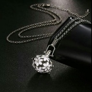 Daisy Cage Necklace Diffuser.