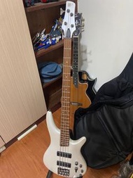 Ibanez sr300e bass