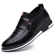 ผู้ชายรองเท้าลำลองระบายอากาศหนัง สีดำ รองเท้าหนังแท้ ดีไซน์ล้ำสมัยและมีสไตล์ รองเท้าหนัง รองเท้าทำงานผช นุ่มเท้ากันน้ำพื้นไม่ลื่น
