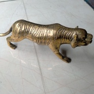 Antique brass tiger-tiger display statue