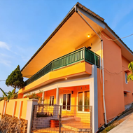 D'Chartini Villa dengan 7 Kamar Tidur, 5 Kamar Mandi dan Kolam Renang Pribadi (D'Chartini Villa)