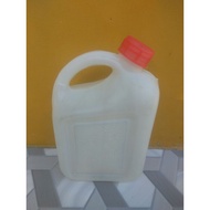 5 Liter Jerry Can/ 5 Liter Capacity