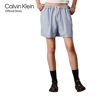 CALVIN KLEIN กางเกงขาสั้นผู้หญิง ทรง Relaxed Denim Boxer Shorts รุ่น J224344 1AA - สี Light blue