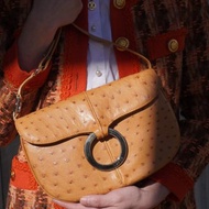 【 日本直送 名牌中古包 】 LOEWE 羅威 斜背包 米色 圓形Logo 鴕鳥皮 半月形斜背包 vintage 2bjbin