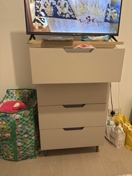 白色四層抽屜櫃