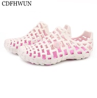 รองเท้าแตะสำหรับชายและรองเท้าแตะสตรีBreathable Mens Womensรองเท้าแตะรองเท้าแบบมีรูระบายชายEVAถ้ำรองเ