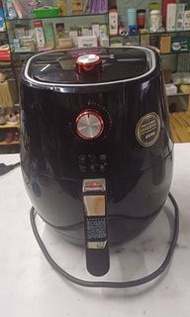 Arlink 【EC-350 大黑熊氣炸鍋】二手良品，有使用痕跡，不介意在買，狀況如圖，商品收到保固10天，售價800元網路參考資訊如下🔺 獨家特色 │ 電熱管不沾塗層 │ 電熱管不卡油 │ 清潔更容