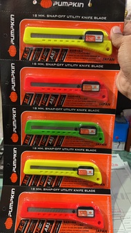 PUMPKIN คัตเตอร์ ใบมีดคัตเตอร์ GRADE SK-5 ผลิตจากเหล็ก ไฮคาร์บอนชั้นเยี่ยม (คละสี) :