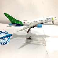 Bamboo model with wheels 16cm B787-9