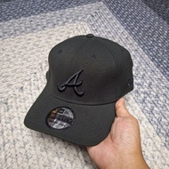 BLACKOUT ATLANTA BRAVES A LOGO 39THIRTY CLOSED CAP/HAT BY NEW ERA