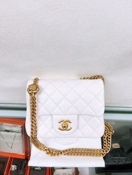 (尖沙咀門市💖) 全新✨Chanel mini square 17cm camellia 白色方胖子 山茶花