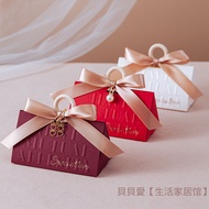 Wedding Candy Box Embossed English Paper Box Champagne Ribbon Candy Box Wooden Ring Handle Packaging Box Wedding Cake Box Accompanying Gift Box Second Entry Back to Door Gift Box Gift Box Portable Candy Bag Triangle Candy Box DIY