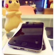 9.9新iphone SE2 64g白色 盒序一樣 盒配都在  台湾公司貨 電池100%=10800   配件：線 頭螢幕：4.7 保固：2021/5/25