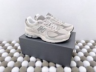 new balance NB2002R