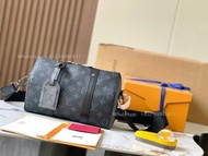 👏法國撤櫃 Louis Vuitton City Keepall枕頭包 黑灰 LV M45936 全實拍📸📸100% new🎁bag 男女均可 斜孭袋 手拿袋 斜揹袋 單肩包 免運費 包郵 Carou