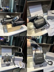 2️⃣星期到貨‼️🆕 巴黎世家Balenciag Superbusy多口袋單肩包 沙漏包 相機包 紙袋包