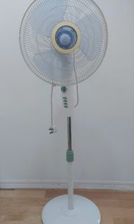 美的(直立式)風扇