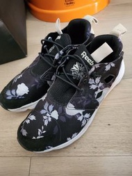 Reebok鞋