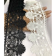 Lace thread 7cm wide with beautiful patterns, used to decorate or extend dresses, dresses, clothes..