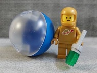 全新 未砌 lego ideas 21358 扭蛋機 minifigures - Classic space 金色 太空人 人仔  + 鎗 連 藍色扭蛋殼
