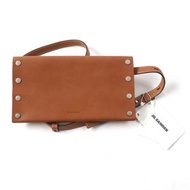 全新JIL SANDER SANDER JSMU840162 鉚釘皮夾腰帶，飾有鉚釘細節，刻有品牌標誌，棕色ブラウン，優衣庫 (UNIQLO) 出品，義大利製造