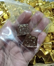 HANAFIA COKLAT PIRAMID COKLAT 1KG BAHAN PREMIUM MIX/ SILVERQUEEN MIX/ DELFI TAKE IT MIX/COKLAT KILOAN COKLAT PIRAMID SILVERQUEEN COKLAT KILOAN SQ | COKLAT PIRAMIDA SILVERQUEEN