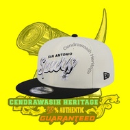 New Era 9Fifty NBA 2-Tone Script San Antonio Spurs Chrome White Snapback Cap Original