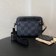 Lv 男款 trio棋盤格 三合一郵差包