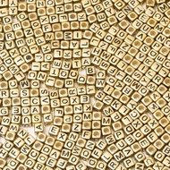1000Pcs Manik Huruf Emas Akrilik 6x6mm Manik Kubus Abjad A-Z untuk Pembuatan Perhiasan Gelang Persah