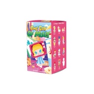 POPMART One Day Of Molly Blind Box ของเล่นสําหรับเด็ก