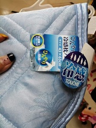 接觸冷感枕頭巾 降溫$59@1 有現貨
冰涼冷感枕頭墊 少量現貨.. 尺碼如圖片size 43x63cm or 另一款較偏細的 
size 35x50cm
枕頭巾清涼冰涼 whatsapp 56963