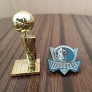 NBA Champion 2011 Dallas Mavericks Pin + Trophy Miniature 達拉斯小牛 小馬 獨行俠 襟章 + NBA 總冠軍 獎盃模型