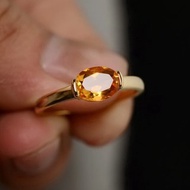 天然寶石 8 x 6 mm 純銀戒指 採用堅硬的黃色藍寶石，寶石非常乾淨。