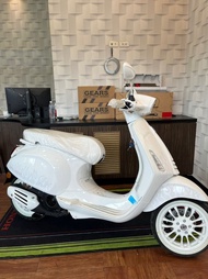 Justin Bieber x Vespa Sprint 150 TFT