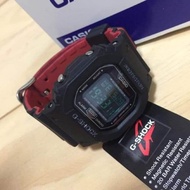 Casio DW-5600HR-1DR ยักษ์เล็กสายทูโทนสีดำเเดง  ตั้งเวลาให้แถมฟรีกล่องกระดาษ