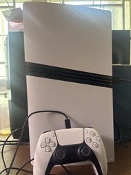日版PS5 Pro遊戲機連手掣