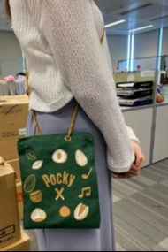 全新Pocky墨綠色斜揹袋
