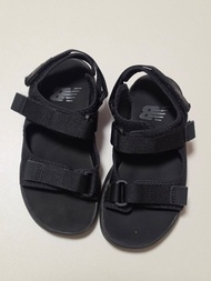 New Balance 兒童涼鞋