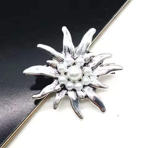 Fashion Pearl Edelweiss Mountain Troops Brooch German WWII Military Pin Vintage Badge for Hat Costum