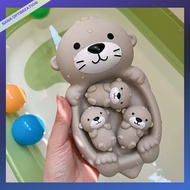 A set of silicone otter family bath toy set, 0-3 years old, cute female otter with 3 baby otters, st