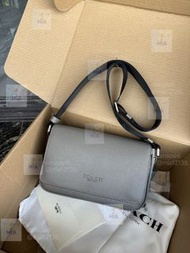 COACH 蔻馳 Jack 22 男款 翻蓋郵差包  單肩包 斜挎包