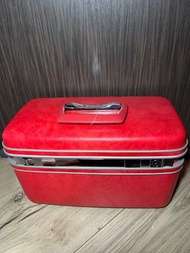 Antique 1960s Classic Red Samsonite Silhouette Travel Makeup Case- New! 全新1960s 古董新秀麗經典紅色化妝箱有原鎖匙長Len